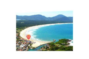 Localização excelente! 10m da Praia Barra da Lagoa (térrea)